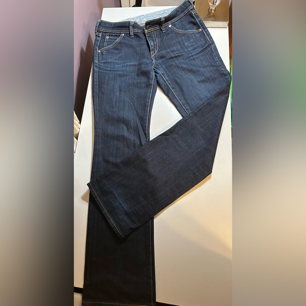 EUC Uniqlo straight leg blue jeans size 6
